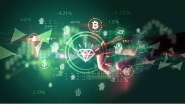 İş adamı multimedya dokunmatik ekranında para birimi simgesini elle itiyor