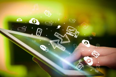 Elle çizilmiş simgelerle dokunmatik ekranı kapat