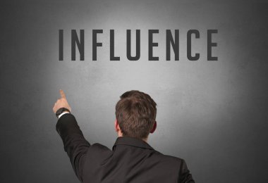 Bir iş adamının arka görünüşü, güçlü bir iş konsepti