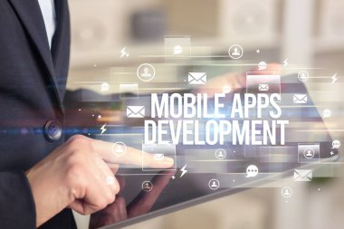 Modern teknoloji konseptini arayan bir tabletin yakın çekimi