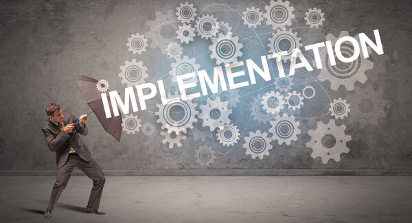 бизнесмен защищает с зонтичной концепцией