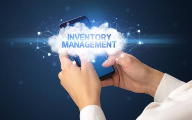 Bulut iş konsepti olan akıllı telefon kullanımı