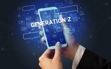 Sosyal medya kavramına sahip akıllı telefon kullanımı