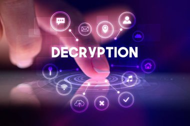 Web teknolojisi simgeleriyle tablete dokunmak