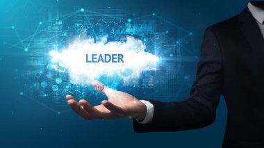 Motivasyon mesajı taşıyan iş adamının eli