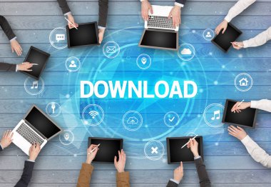 Bir grup insan toplantı yapıyor.