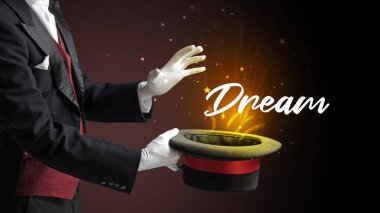 Yaşlı büyücü sihirbazlık numarası yapıyor.