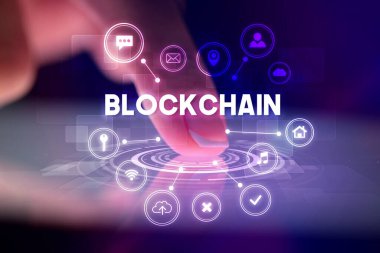 Web teknolojisi simgeleriyle tablete dokunmak