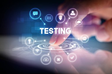 Web teknolojisi simgeleriyle tablete dokunmak