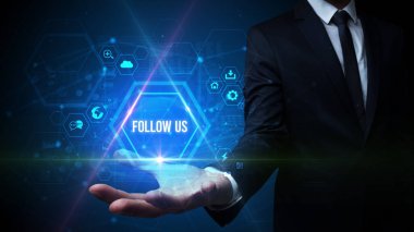 Toplumsal yazıyı tutan adam.