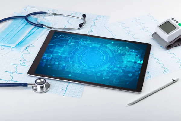 Vista ravvicinata di un tablet con abbreviazione medica — Foto Stock