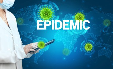 Doktor tıbbi kayıtları dolduruyor.