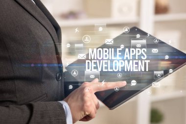 Modern teknoloji konseptini arayan bir tabletin yakın çekimi