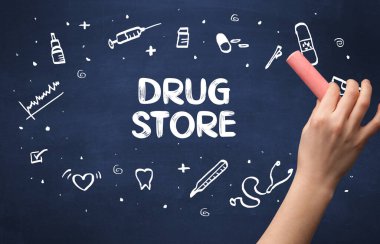 Tahtaya beyaz tebeşirle yazılmış el çizimi eczane yazması, tıbbi konsept