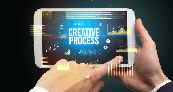 Detailní Záběr Ruce Držící Tablet Nápisem Creative Process Moderní Obchodní — Stock fotografie