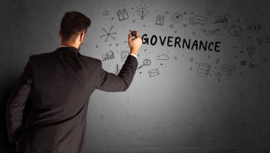 İş adamı GOVERNANCE yazıtları ve iş stratejisi konseptiyle yaratıcı bir fikir çizimi yapıyor.