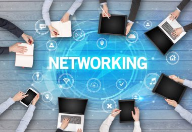 NETworking Insciption, sosyal ağ konsepti ile toplantı yapan bir grup insan