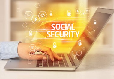 Dizüstü bilgisayarda SOSYAL Güvenlik Yazıtı, İnternet güvenliği ve veri koruma kavramı, engelleme zinciri ve siber güvenlik