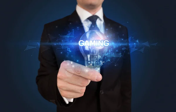 Zakenman Met Gloeilamp Met Gaming Opschrift Innovatief Technologieconcept — Stockfoto