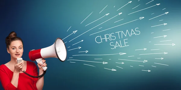 Jong Meisje Schreeuwen Naar Megafoon Met Christmas Sale Inscriptie Shopping — Stockfoto