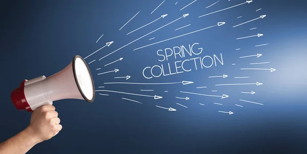 Ung Flicka Skriker Till Megafon Med Spring Collection Inskription Shopping — Stockfoto