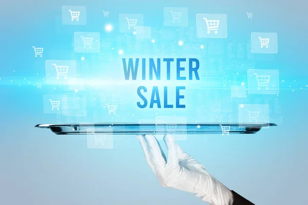 Kelner Obsługujący Napis Winter Sale Koncepcja Zakupów Online — Zdjęcie stockowe