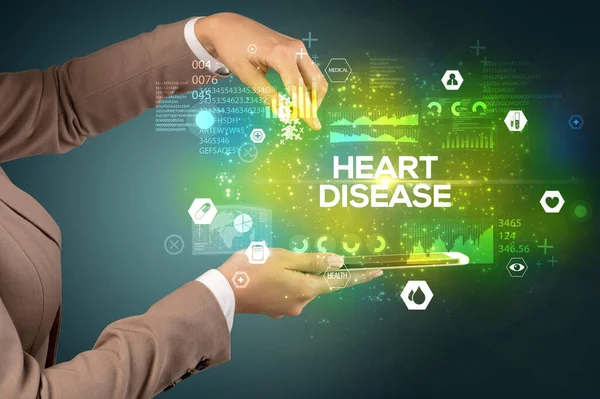 Zbliżenie Ekranu Dotykowego Napisem Heart Disease Koncepcja Medyczna — Zdjęcie stockowe