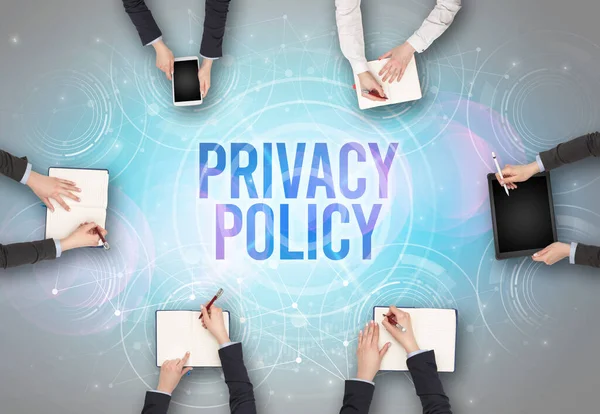 Gruppo Persone Davanti Computer Portatile Con Coscienza Politica Sulla Privacy — Foto Stock