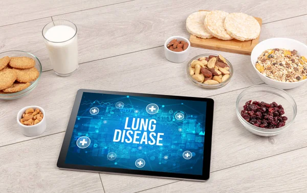 음식을 주위에 태블릿 Lung Disease — 스톡 사진