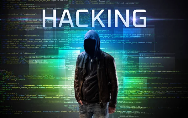 Gesichtsloser Hacker Mit Hacking Inschrift Auf Binärcode Hintergrund — Stockfoto