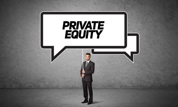 Młoda Osoba Biznesowa Swobodnym Trzymaniu Znaku Drogowego Napisem Private Equity — Zdjęcie stockowe