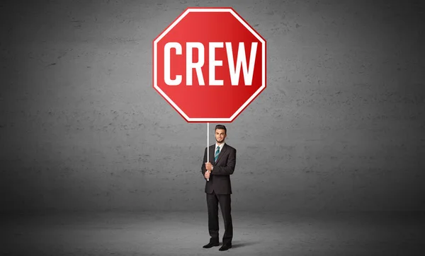 Νέοι Επιχειρηματίες Που Κατέχουν Οδική Πινακίδα Επιγραφή Crew Νέα Έννοια — Φωτογραφία Αρχείου