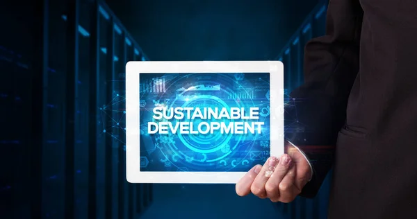 Joven Empresario Trabajando Tableta Muestra Inscripción Desarrollo Sostenible Concepto Negocio — Foto de Stock