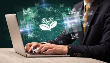 Borsada çalışan iş adamı. Laptop ekranından çiçek simgeleri çıkıyor.