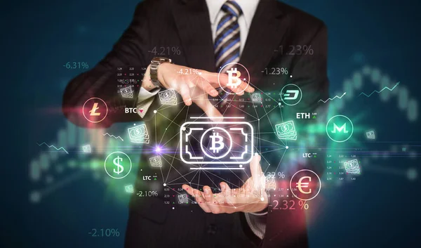 Affärsman Som Innehar Bitcoin Cash Symbol Investeringskoncept — Stockfoto
