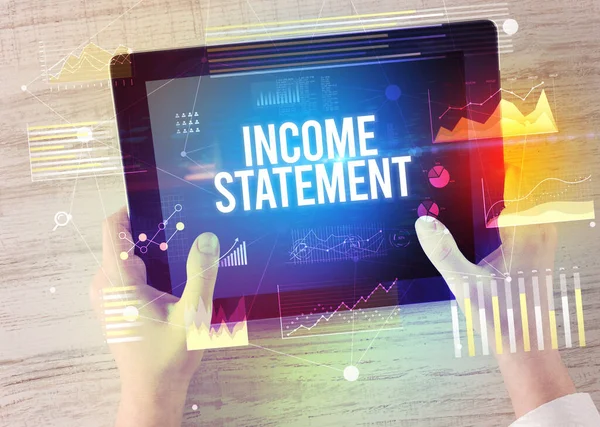 Gelir Tableti 'nin yakın plan el ele tutuşma metni, modern iş konsepti