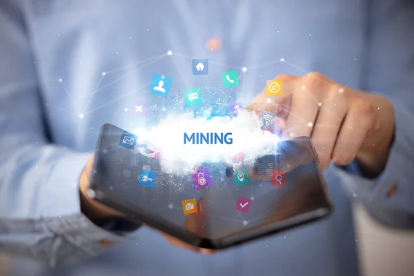 Geschäftsmann Mit Faltbarem Smartphone Mit Mining Aufschrift Technologiekonzept — Stockfoto