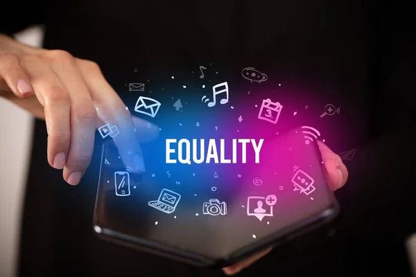 Empresário Segurando Smartphone Dobrável Com Inscrição Equality Conceito Mídia Social — Fotografia de Stock