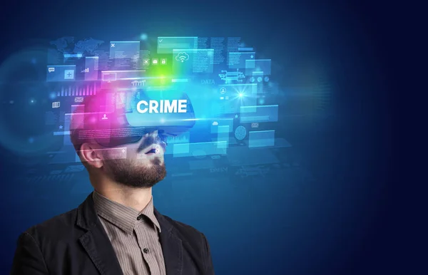 Empresário Olhando Através Óculos Realidade Virtual Com Inscrição Crime Conceito — Fotografia de Stock