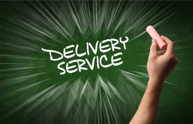 Tahtaya beyaz tebeşirle el çizimi servis yazması, online alışveriş konsepti