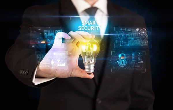Empresario Sosteniendo Bombilla Con Inscripción Smart Security Concepto Idea Seguridad —  Fotos de Stock