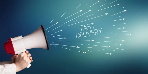 Νεαρό Κορίτσι Ουρλιάζοντας Στο Μεγάφωνο Fast Delivery Επιγραφή Έννοια Ψώνια — Φωτογραφία Αρχείου