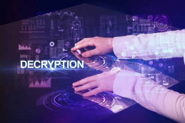 İş adamı DECRYPTION yazıtları ve modern teknoloji konseptiyle büyük ekrana dokunuyor