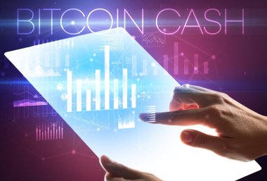 Üzerinde Bitcoin nakit yazılı fütüristik tablet, modern iş konsepti.