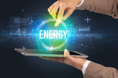 ENERGY yazıtlı bir dokunmatik ekran, yeni teknoloji konsepti
