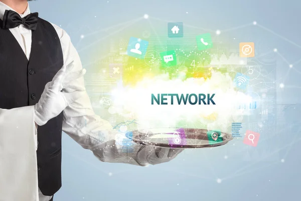 Kellner Serviert Social Networking Konzept Mit Network Aufschrift — Stockfoto