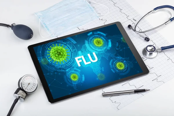 Detailní Záběr Tablet Nápisem Flu Mikrobiologický Koncept — Stock fotografie