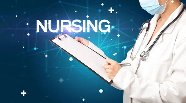 Lekarz Wypełnia Dokumentację Medyczną Napisem Nursing Koncepcja Medyczna — Zdjęcie stockowe