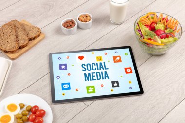 SOCIAL MEDIA yazıtlı sağlıklı tablet Pc bileşimi, Sosyal ağ kavramı