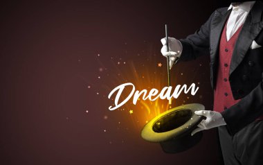 Sihirbaz Rüya yazıtları ve seyahat konseptiyle sihirbazlık numarası yapıyor.